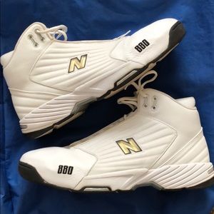 New Balance 880 sz15 white leather sneakers